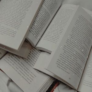 Bookshelf clearout! (info⬇️)